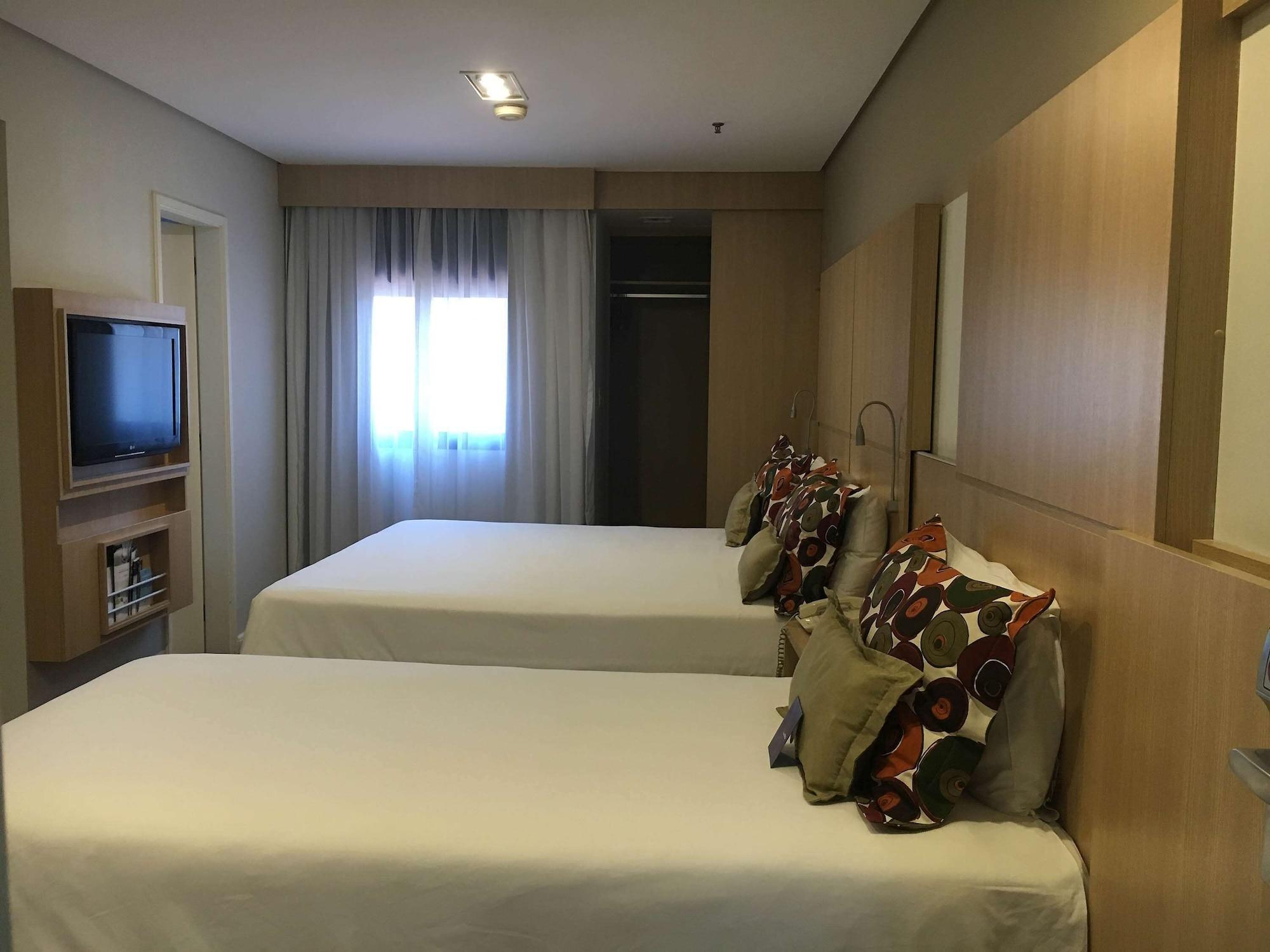 Hotel Mercure Nacoes Unidas 4*
