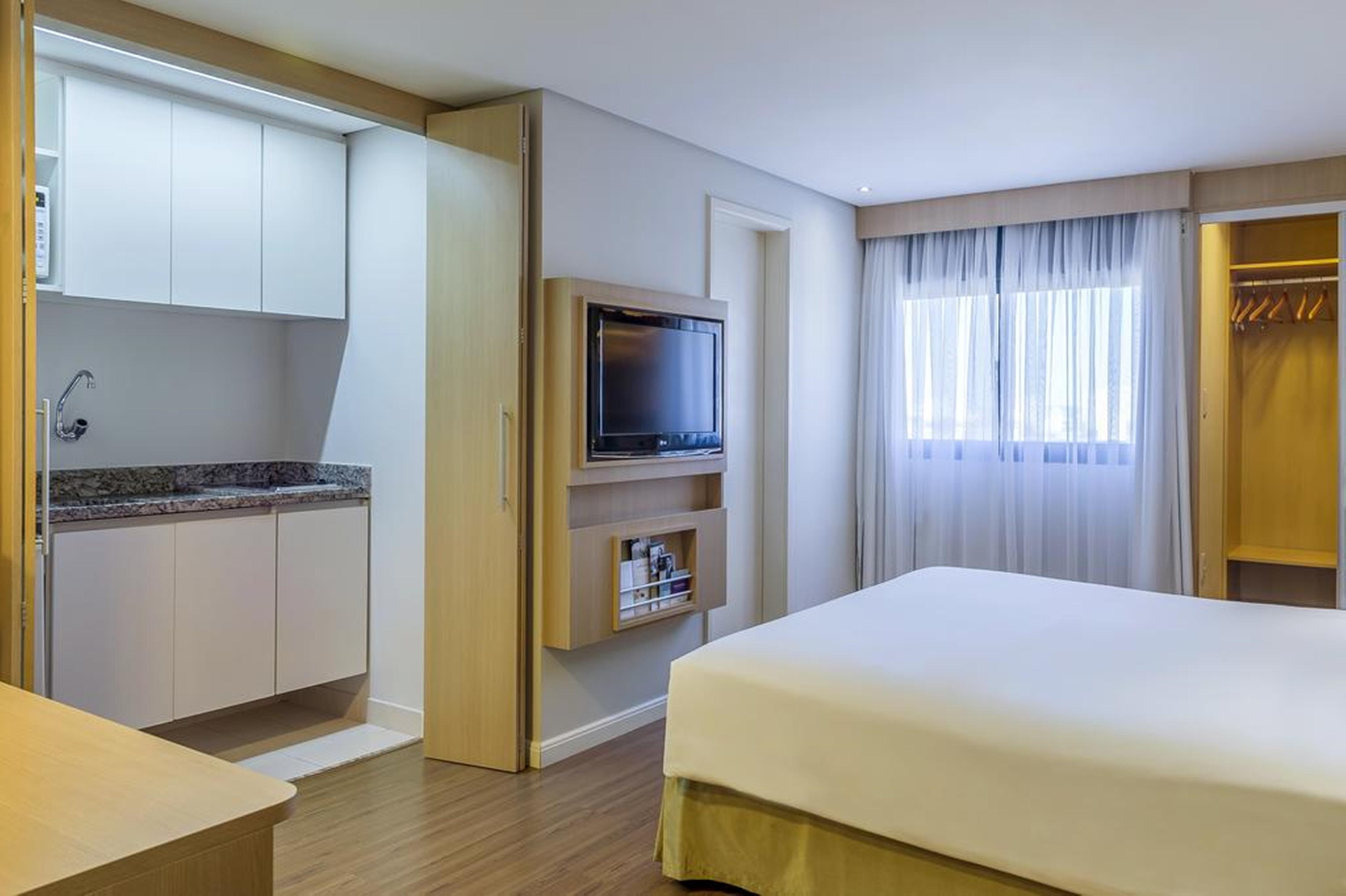 Hotel Mercure Nacoes Unidas 4*