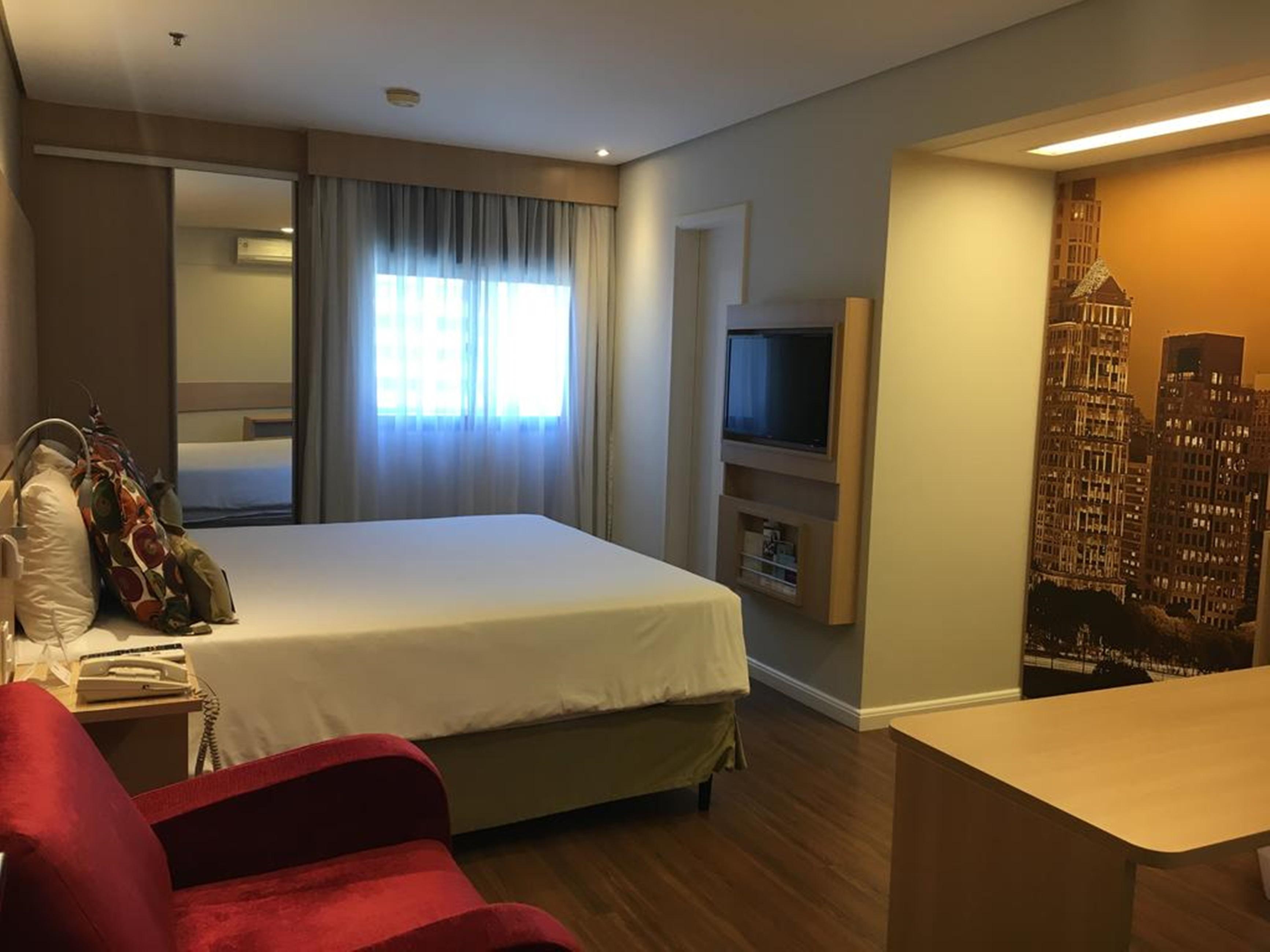 Hotel Mercure Nacoes Unidas 4*