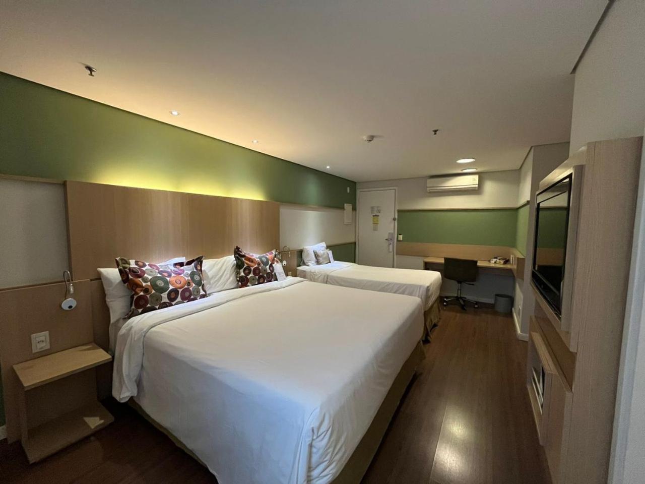 Mercure Nacoes Unidas Hotel
